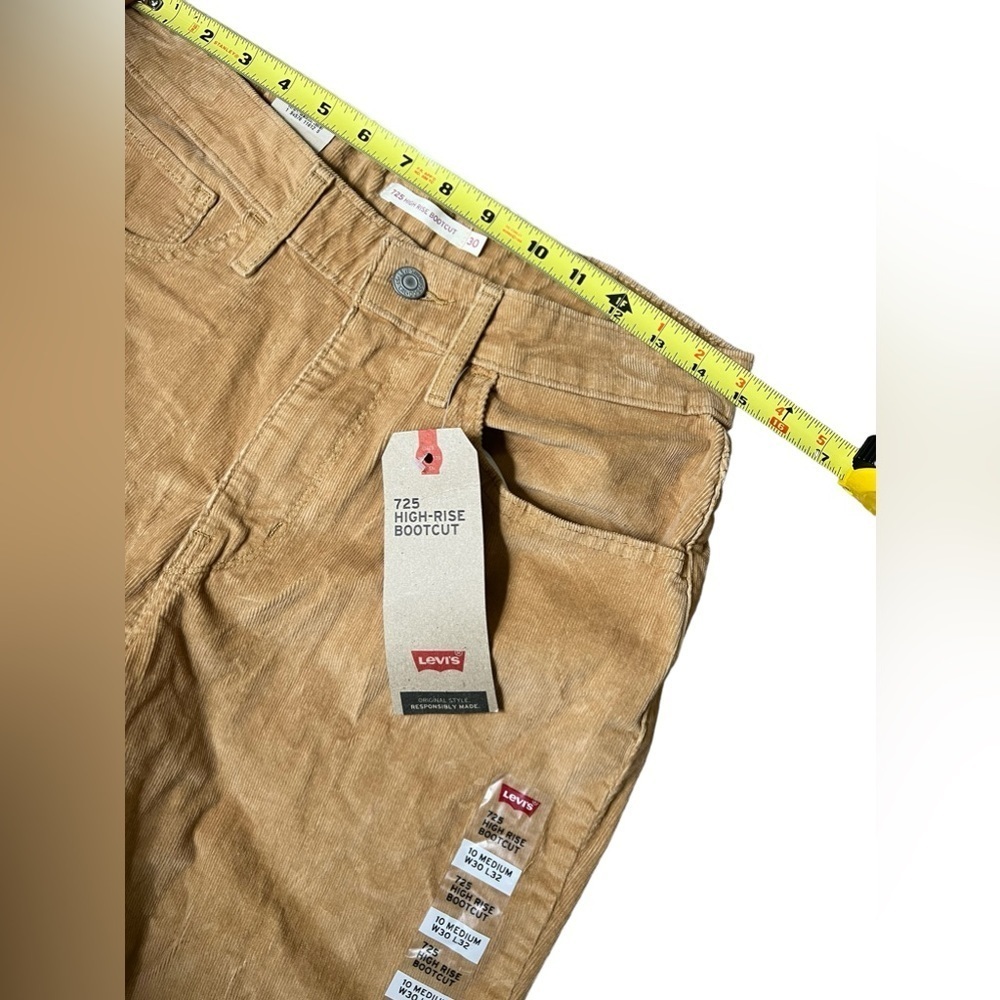Levi’s 725 High Rise Bootcut Women’s Corduroy Pant - Picture 9 of 11